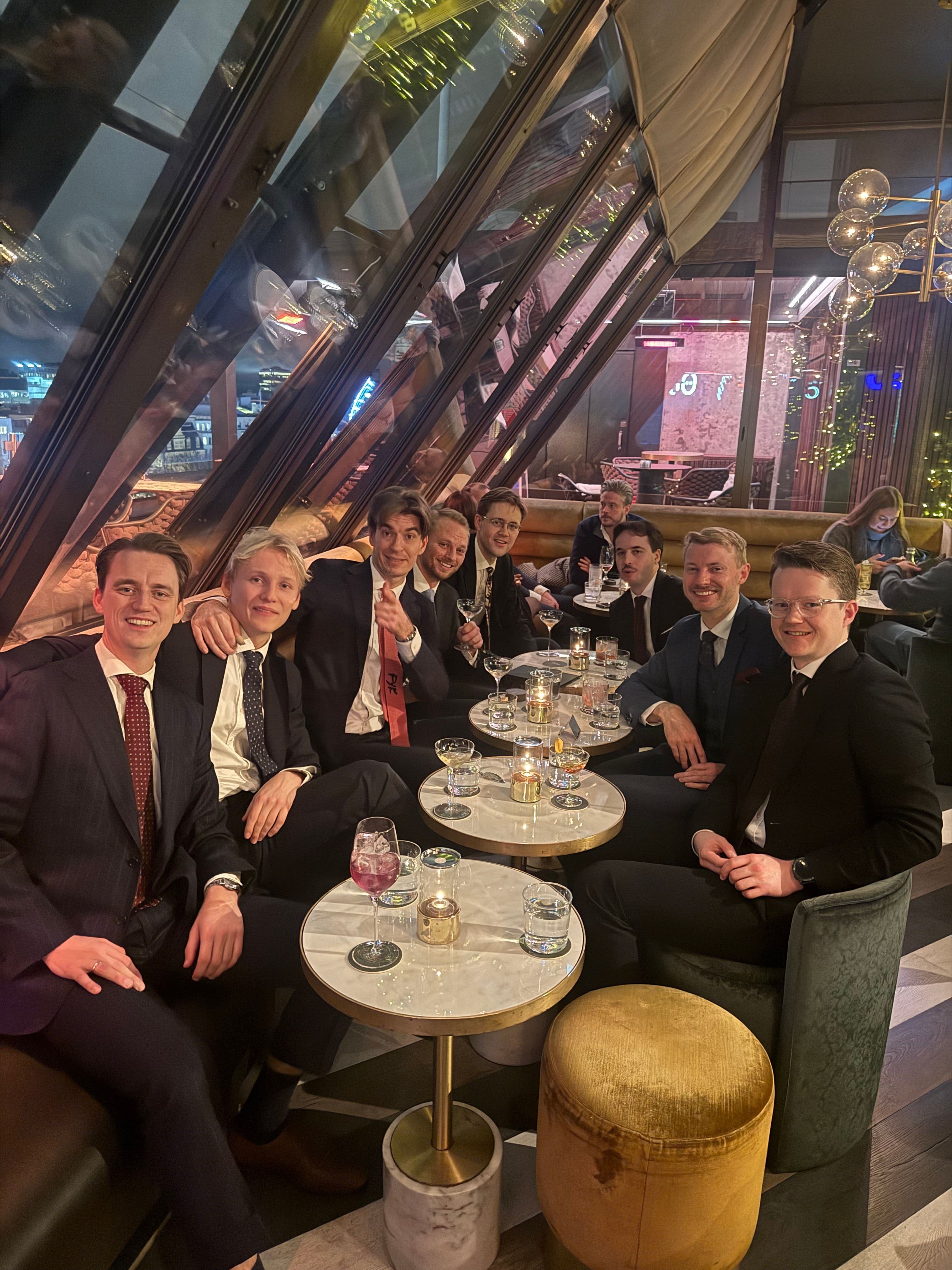 Gjengen på julebord