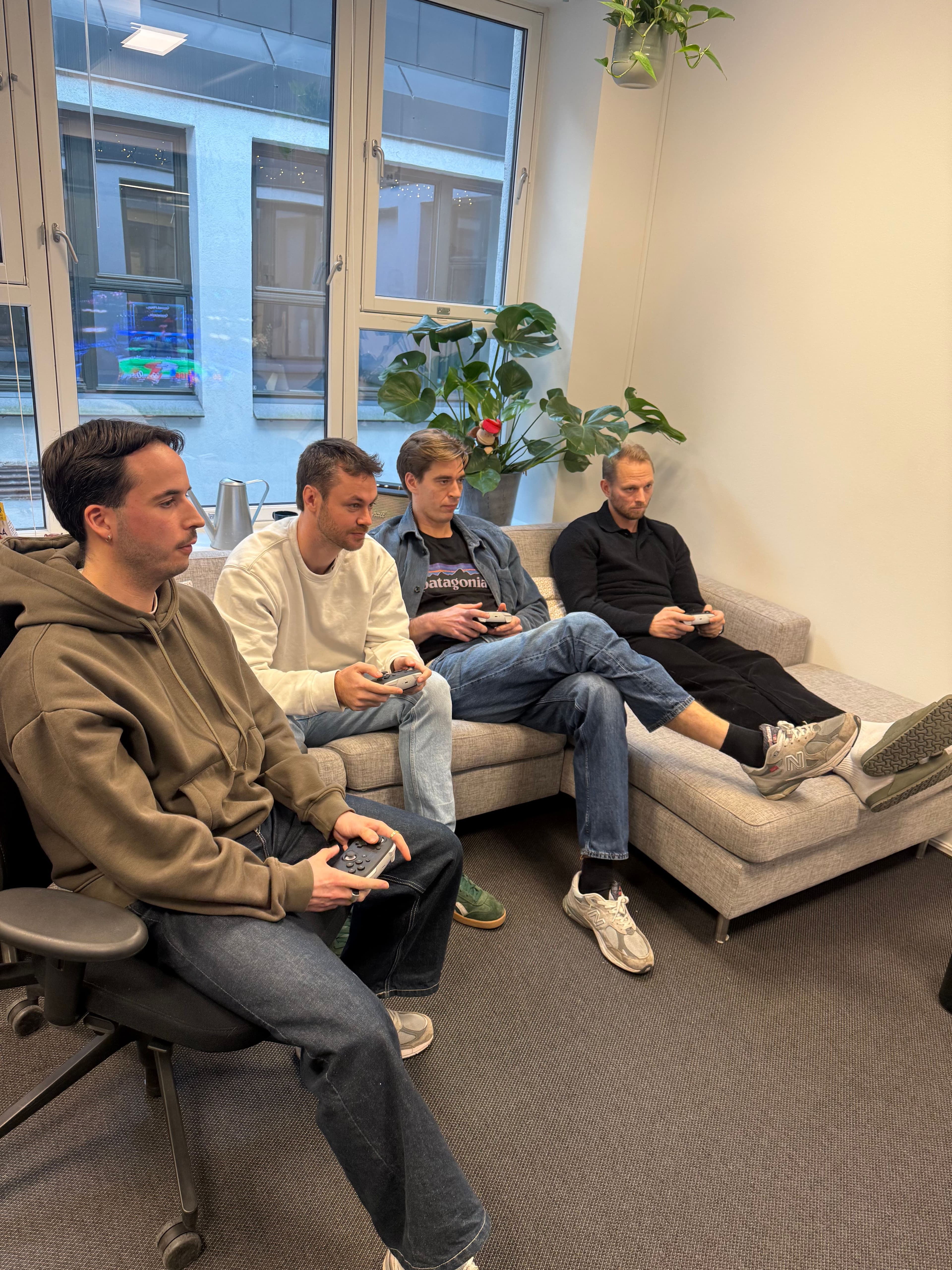 Gjengen spiller Super Smash